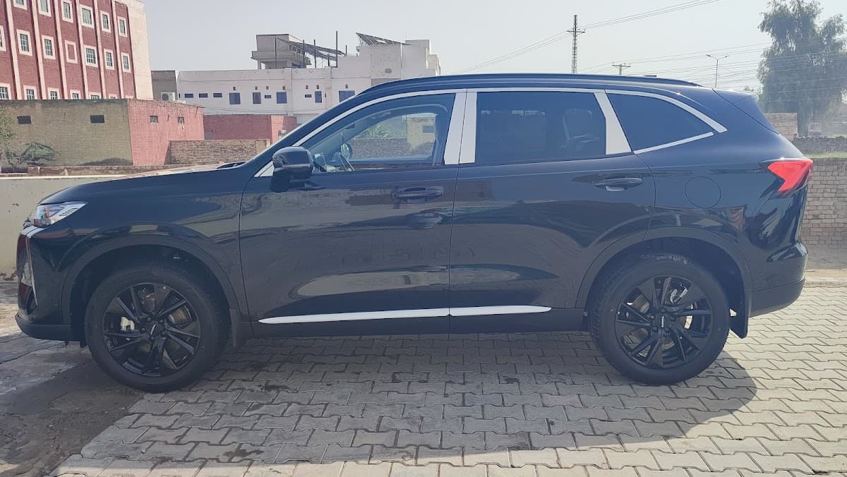 Vehari Car Rent Service - Your Local Travel Guide gallery 2