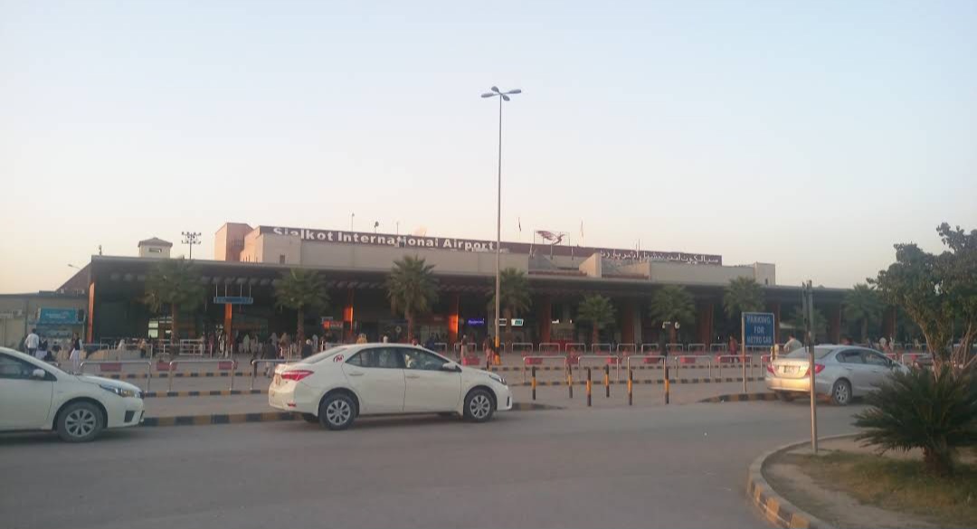 Metro Radio Cab Sialkot Airport (Taxi Services) gallery 5