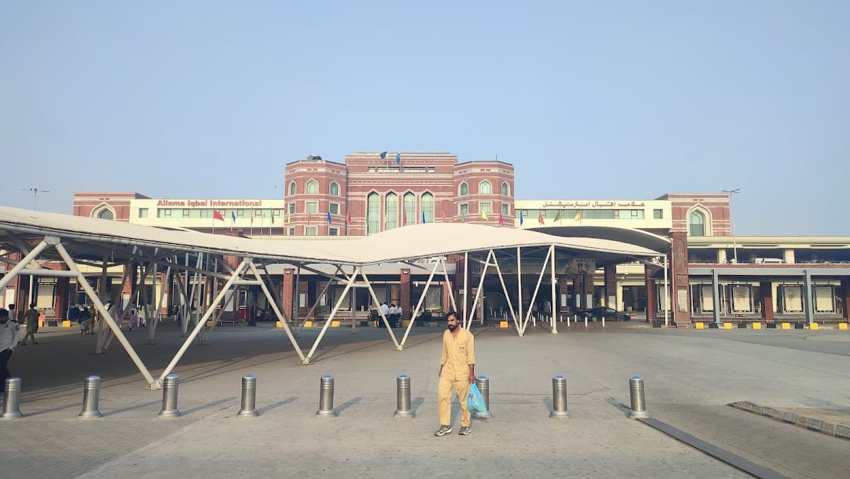 Vehari Car Rent Service - Your Local Travel Guide gallery 5