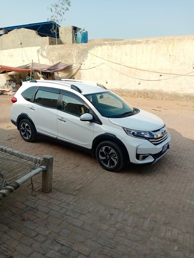 Niazi rent a car chisstian gallery 3