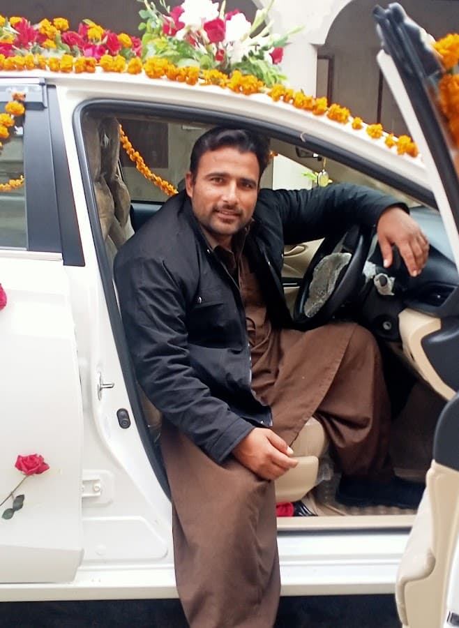 Aslam Bhatti rent A car gallery 3