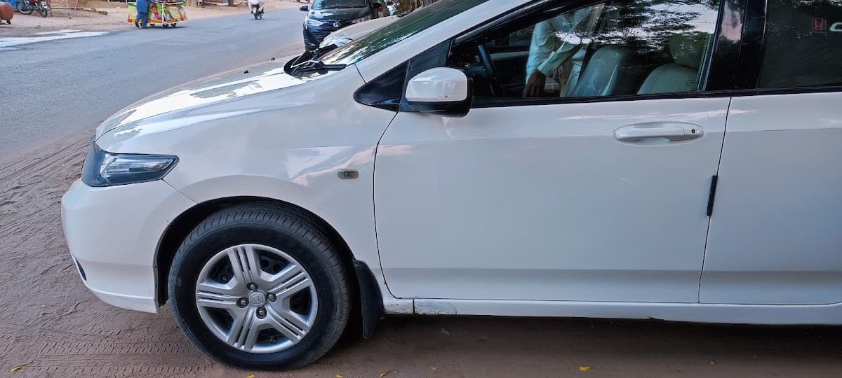 Farooqi Rent A Car gallery 2