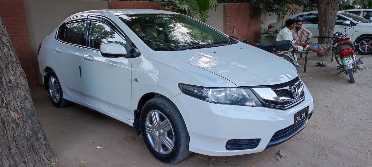 Farooqi Rent A Car gallery 3