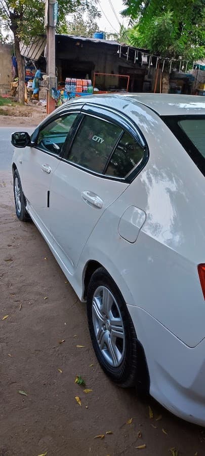 Farooqi Rent A Car gallery 4